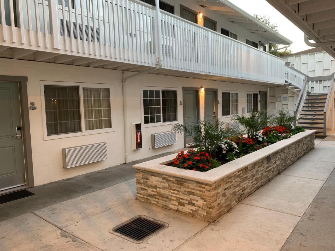 Stargazer Inn And Suites Monterey Exteriér fotografie